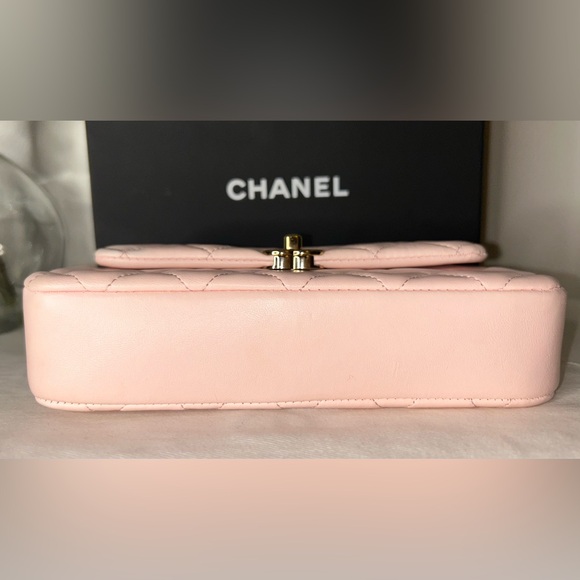 🌟SOLD🌟 CHANEL 25S Crossbody Flap Bag Lambskin Light Pink/Gold 2025 *RARE* - Picture 10 of 12